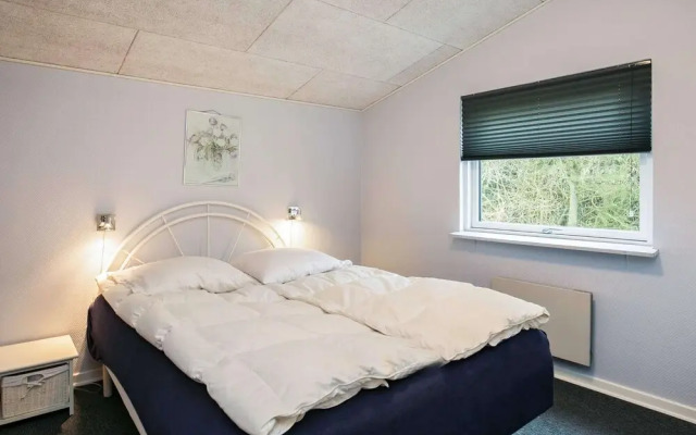 Spacious Holiday Home in Humble near Beach