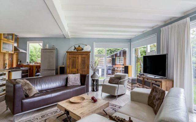 Lovely Holiday Home in Balkbrug with Jacuzzi and Garden