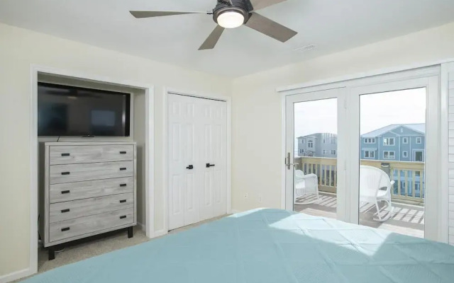 Azure 4 Bedroom Home by RedAwning