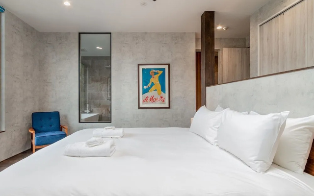 Off Piste Chalet by H2 Life
