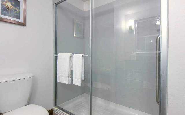 Holiday Inn Express Hotel & Suites Carlsbad Beach by IHG