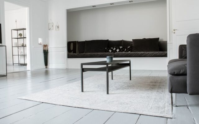 Апартаменты 3 Bedroom Apartment in Latin Quarter комната для гостей