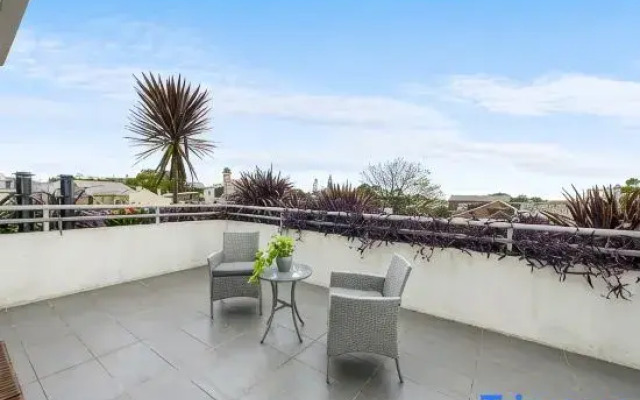 Rooftop 2 Bed Apt With Terrace at Newtown