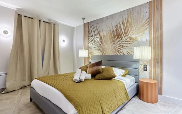 Superb Apartment Center of Paris Montmartre