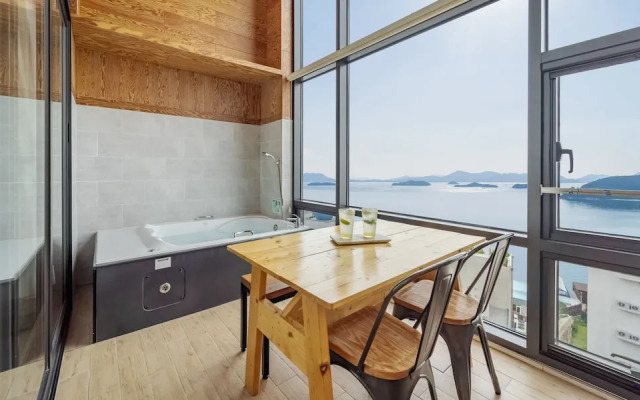 Yeosu Sunset Hostel and Pension