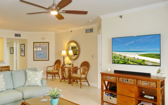Beachfront Condo With Huge Views/pools/tennis/grills