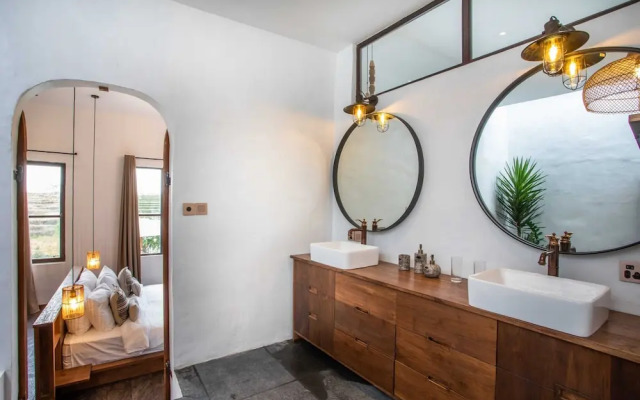 Tropical Private Villa, 3 BR, Canggu Ricefield View