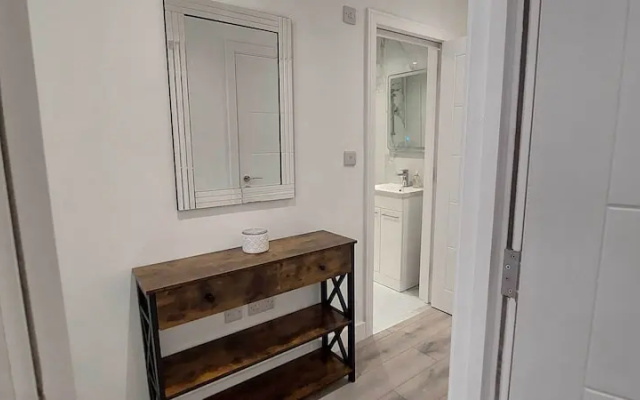 Modern 1 Bedroom Apartment - Camberley