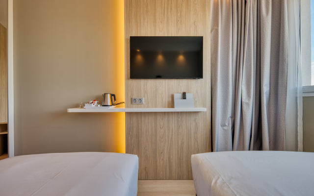 Holiday Inn Express Madrid Airport by IHG