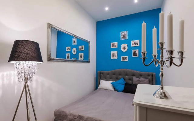 PARKING, AC, 2 Bedroom design flat in the center