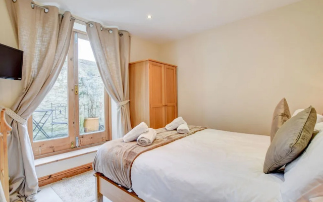Beautiful Apartment in Dartmouth With a Courtyard