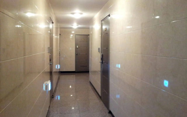 L-House