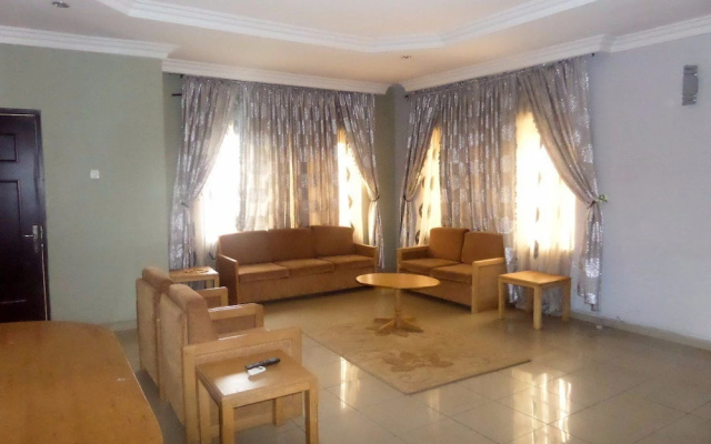 White House Apartment & Suites