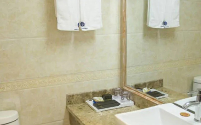 Gme Anqing City Qianshan County Fortune Plaza Hote