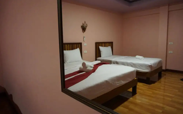 Lampang Bouteak Resort