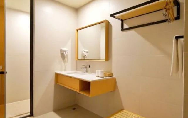 JI Hotel (Guiyang North Railway Station)