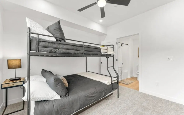 Gateway Getaway #102 2 Bedroom Condo
