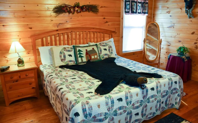BEAR'S VIEW - 2 Br Cabin