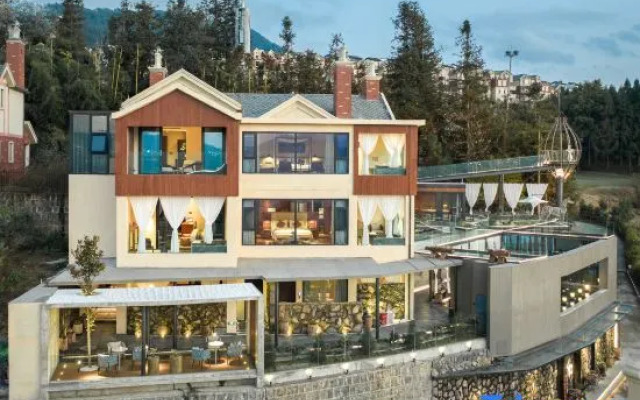 Tengchong Ruili Hot Spring Scenic Hotel