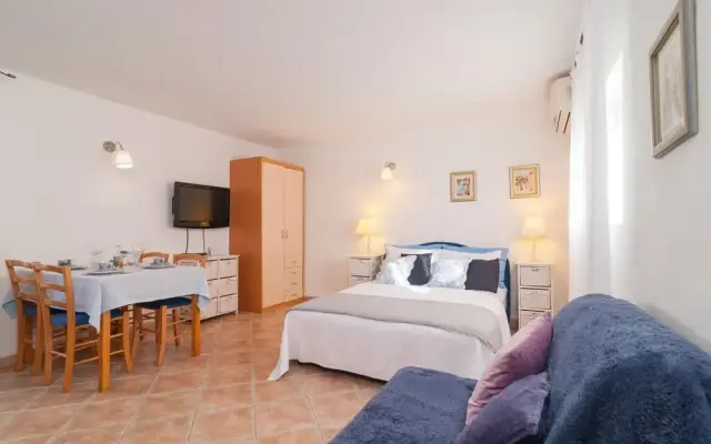 Amazing Home in Milna With Wifi and 6 Bedrooms