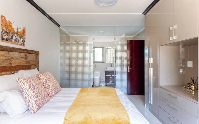 Light-filled 2BR 2BA Spacious Apartment
