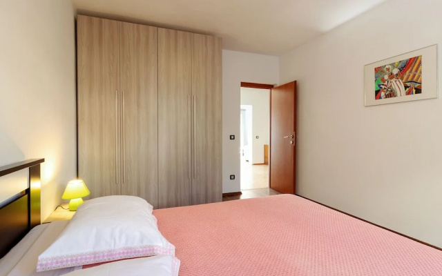 Spacious Apartment in Pula With Terrace