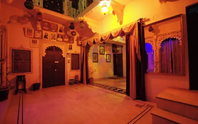 Nukkad Guest House Near Lake Pichola