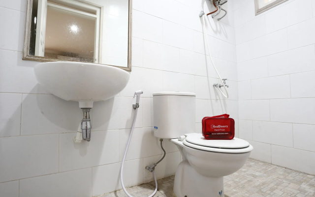 RedDoorz Plus near Adisucipto Airport 2