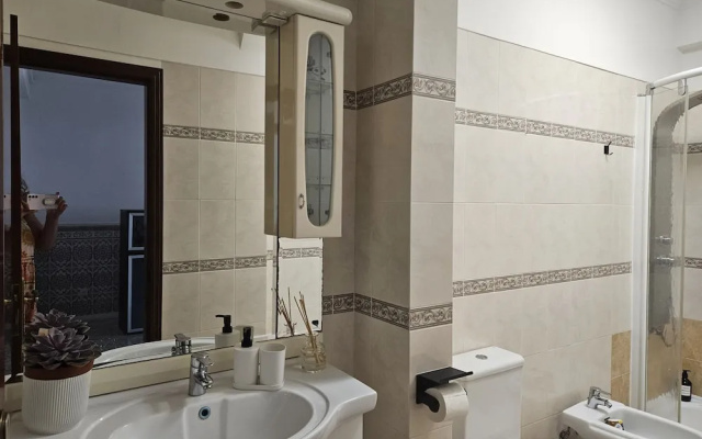 Light Spacious Almada Apartment