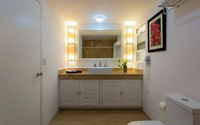 Deluxe Suites at Villas Tropical