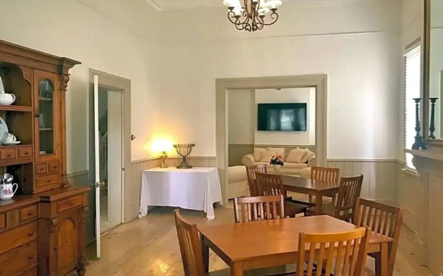 Te Rata House - All 6 Rooms