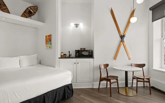 Independence Square Lodge by Frias