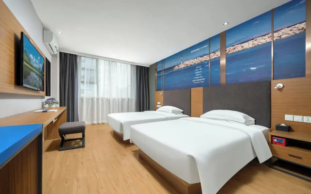 Stay at Guilin Downtown