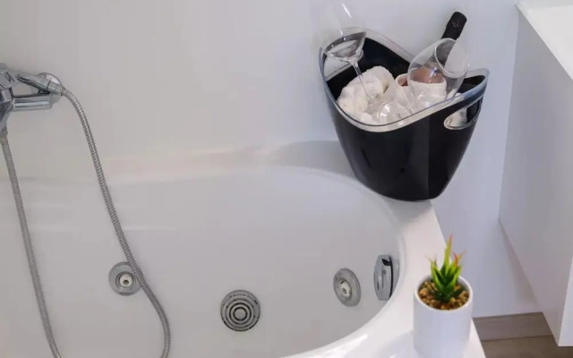 San Foca Luxury Private Villa With Hydromassage and Bike Climate