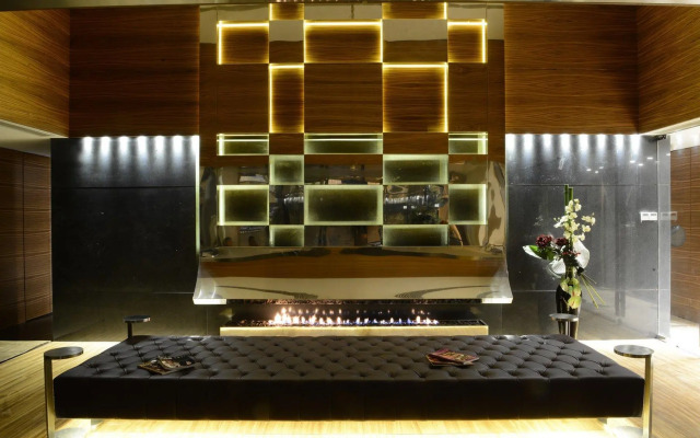 Warwick Stone 55 Hotel