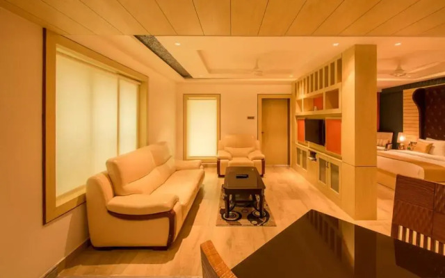 White Lotus Hotel By OYO Rooms