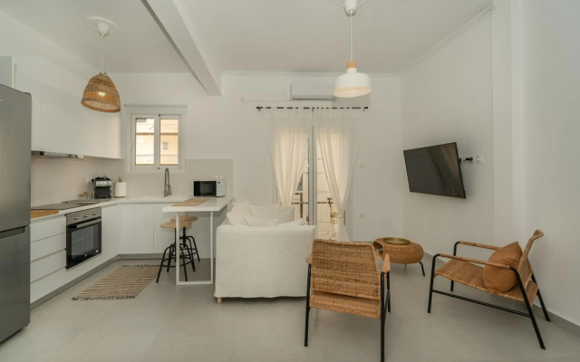 Cozy 2bd apt. 1 min from sea