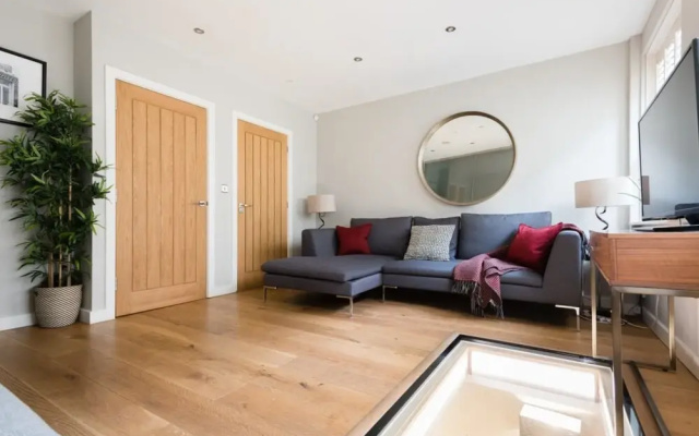 The Escalier Mews - Stunning 3bdr Home Flooded With Light