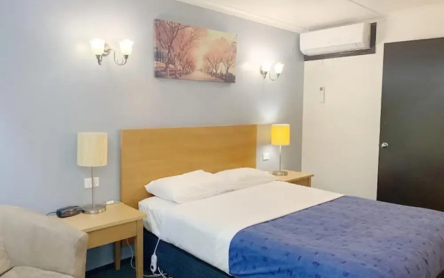 Statesman Motor Inn