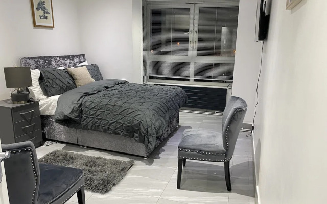 Luxurious 2-bed Apartment in Woolwich, London