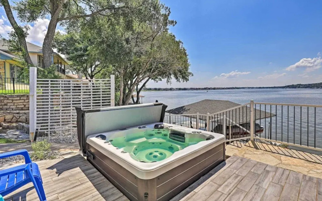 Lavish Lake House, Near Vineyards + Marinas!
