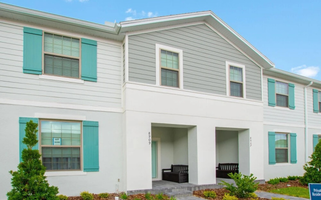 5 bed Town Home With Pool