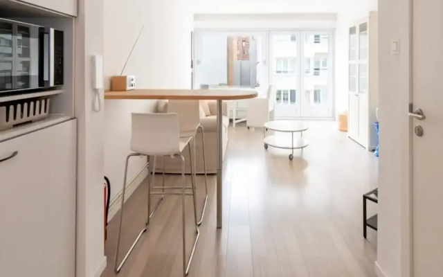 Apartment With Side sea View