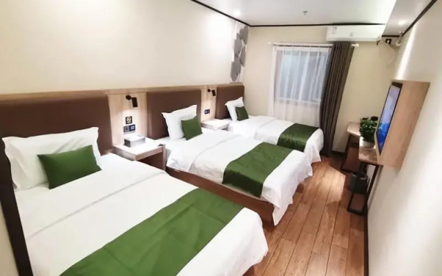 GreenTree Inn Beijing Chaoyang District Langxinzhuang Metro Station Express Hotel