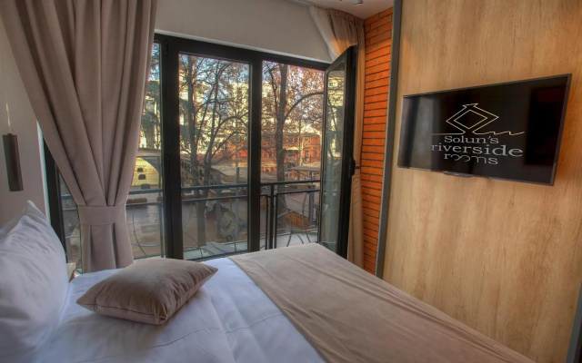 Solun's Riversides Room