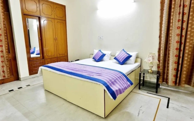 OYO Rooms Yamuna Expressway Premium