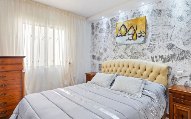 Inviting Mansion in Calpe with Hot Tub