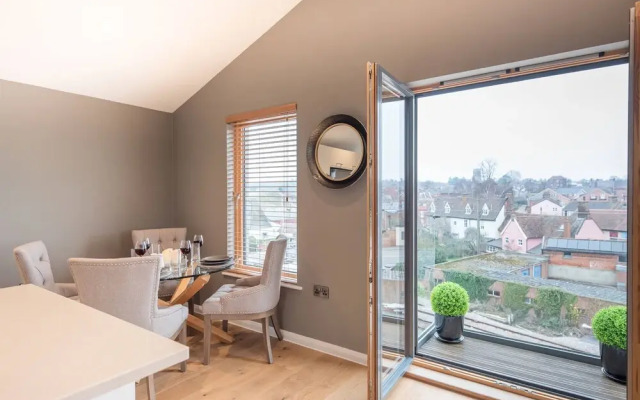 Woodbridge Penthouse