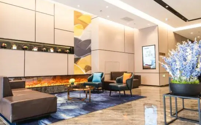 Homeinn Selected Hotel (Urumqi Railway Station Weixing Road)