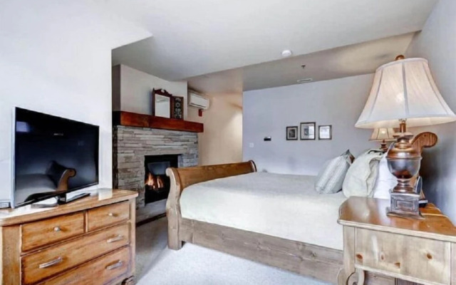 Luxury 3 Bedroom Mountain Vacation Rental in the Heart of Lionshead Village in Vail
